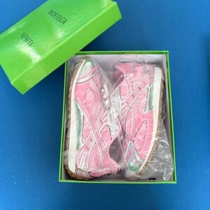 Pink bottega vaneta orbits